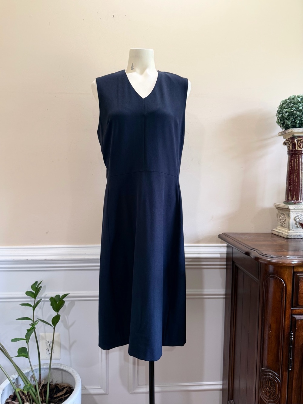 MM. Laffleur Classic Sleeveless V-Neck Navy Dress